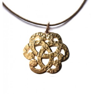 collier arabesque martelé